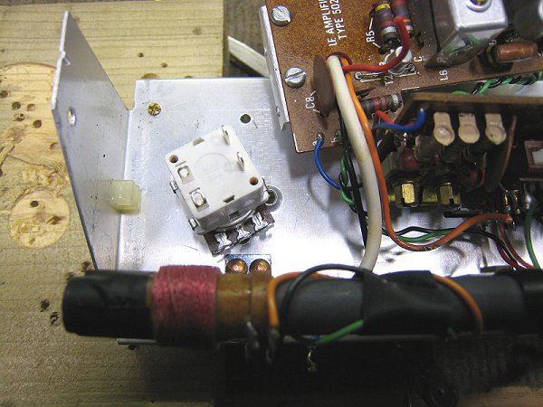 Volume potentiometer installed in the chassis (65k)
